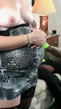 Bell e Xavier, grávida de 9 meses em foda interracial
