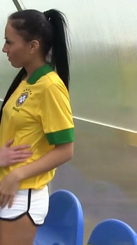 Jogador brasileiro fodendo o árbitro