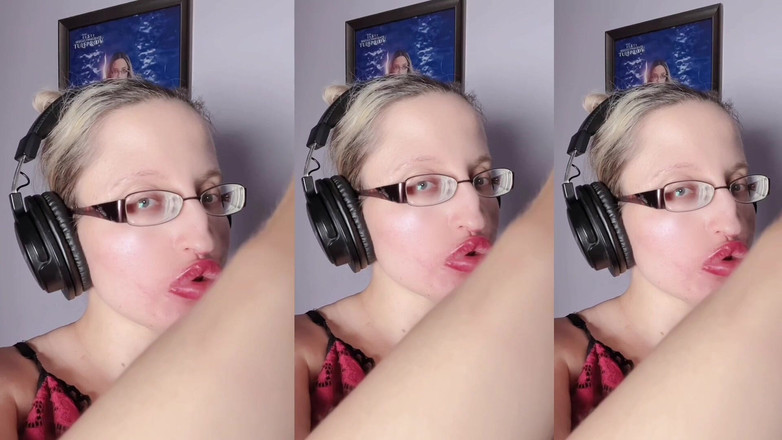 FinDom Goaldigger: Asmr Sweet Chocolate Eating- Asmr, ochelari de vedere, Giantess, ruj,...