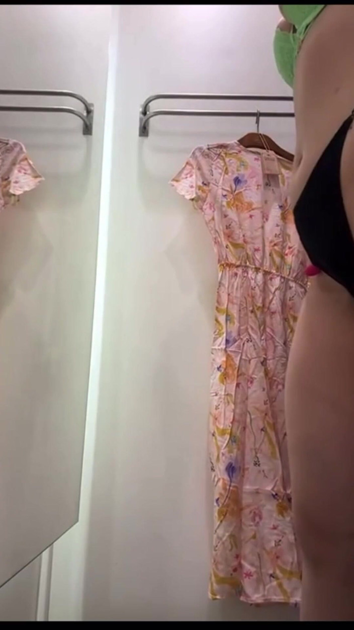 JuiceLussie: Mağazada mastürbasyon