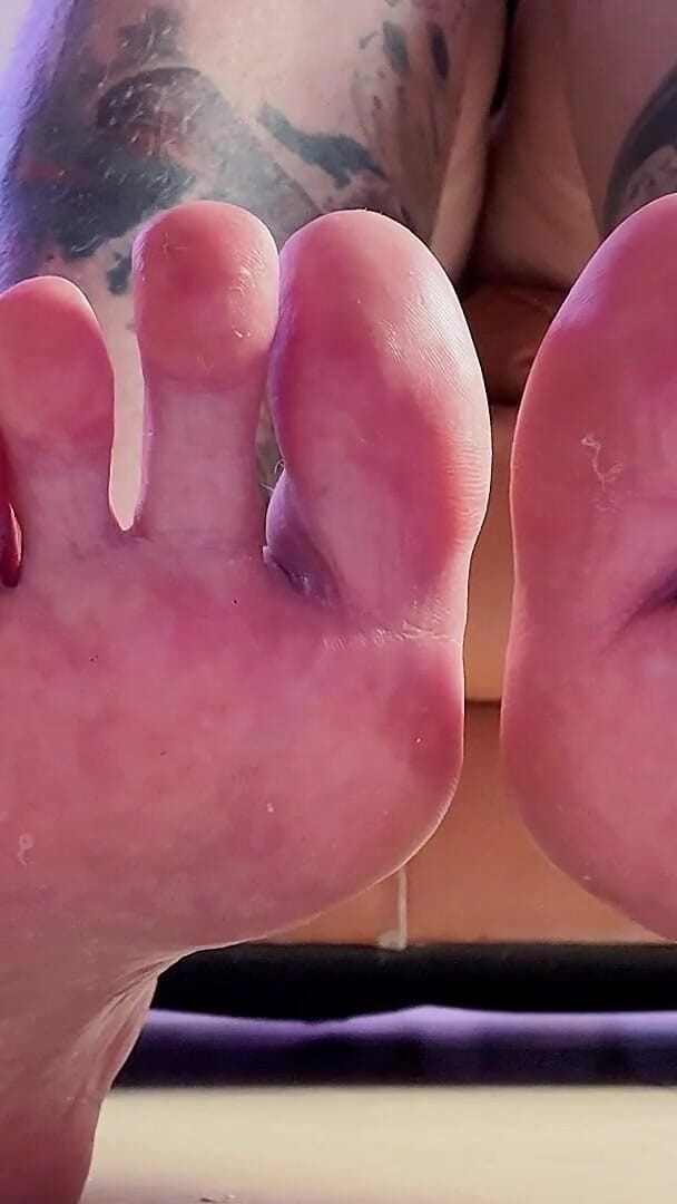 Tease You with My Sexy Soles and Toes (Kisica) Tease You with My Sexy Soles and Toes (Kisica)