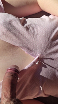 Heißer handjob und komm auf mein süßes pyjama!
