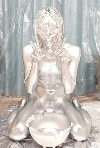 ayayan578: Pintura de cuerpo plateado