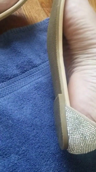 후장 대물 자지 예쁜 샌들을 신고 바이브레이터