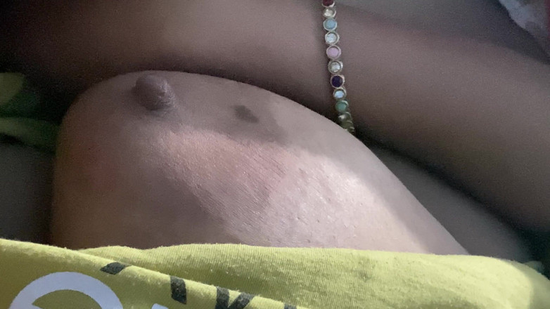 Ritu Bhabhi: Právě jsem viděl prsa své nevlastní sestry - jsou tak úžasní!