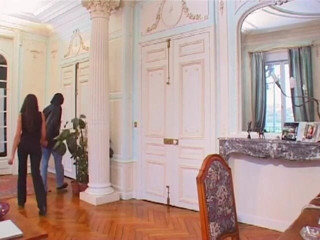 Porncentro: Hottie brunette zuigt pik gretige man
