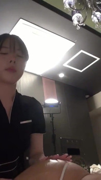 H Cup Godaan. Pijat sensual sensual bikin cewek cantik ini kelewat batas