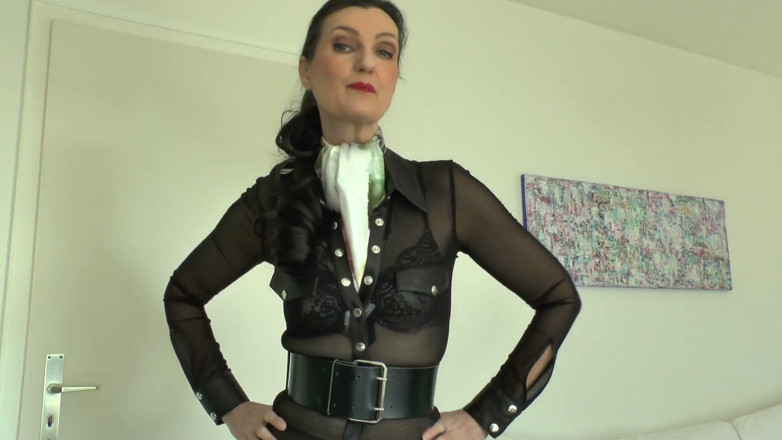 Lady Victoria Valente: Styling an Ascot-style Satin Scarf - Part 1