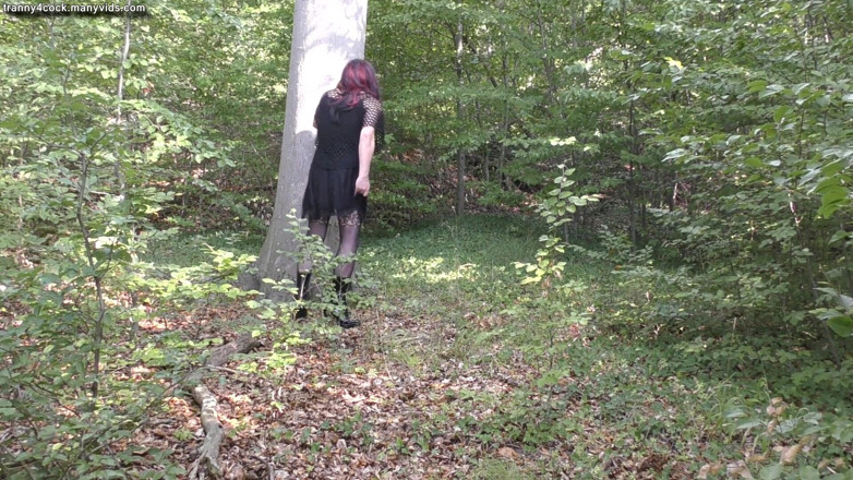 Tranny 4 cock: TV Susan exposée dans les bois