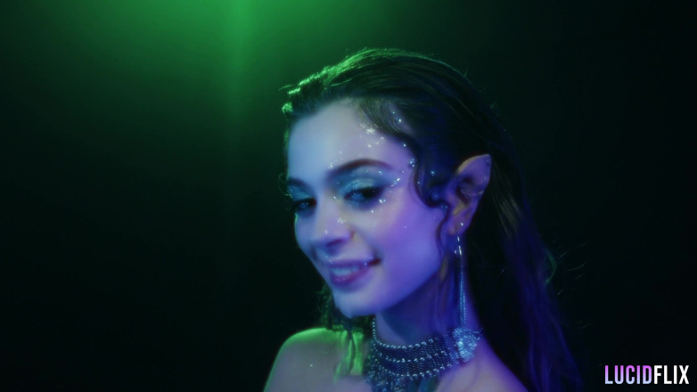 Lucid Flix: Molly Little ke saath Lucidflix luminati
