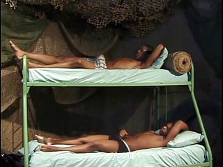 Gays Case: 黑人躺在床上时操他的情人的菊花