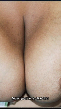 Seksi MILF Neye Sahip Olduğunu Gösteriyor