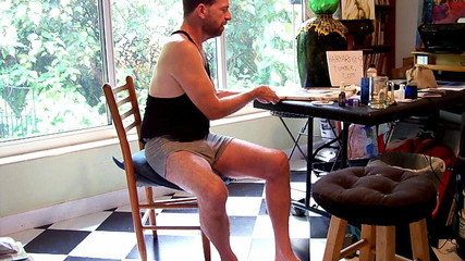 Hairyartist: L'artista peloso in slip del cazzo nel Mio studio d'arte