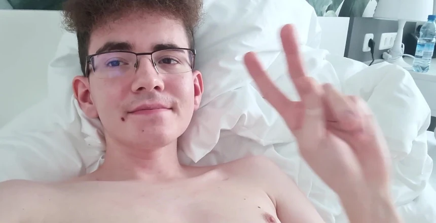 Prettyboi2000x: 在被操后射得如此之多，感觉真好！你想让我射精而不抚摸自己吗？