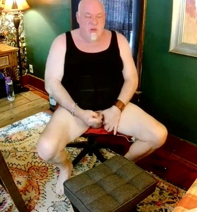 beardaddychub: Bearstepdaddychub Jerks and Talks off Hot Fan!
