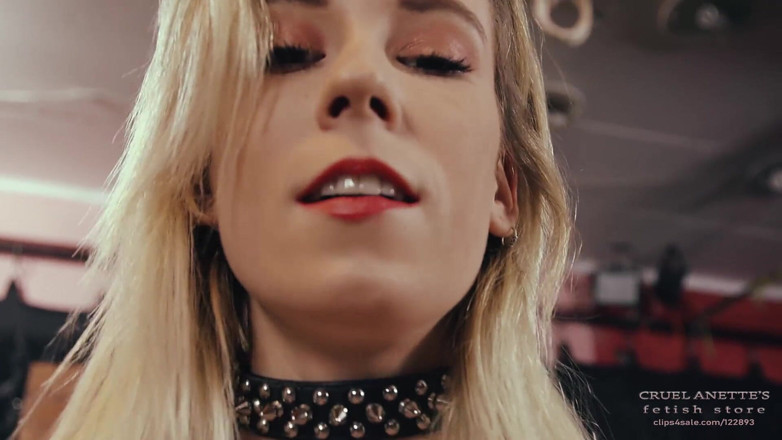 Cruel Anettes fetish world: Il utilise son corps