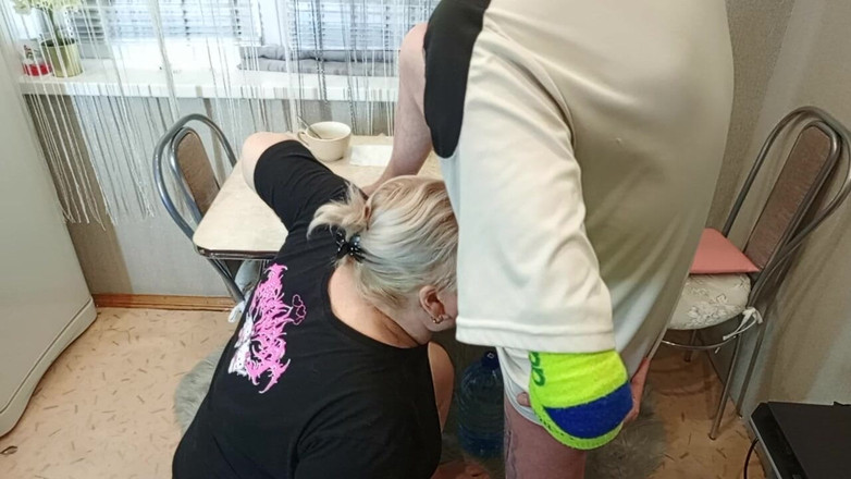 Zona901: Odpoledne šukám souseda do pusy v kuchyni a stříkám