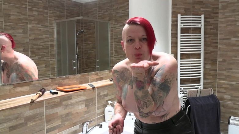 HornyMilfEva: नग्न स्व शेविंग हेयरकट विशेष