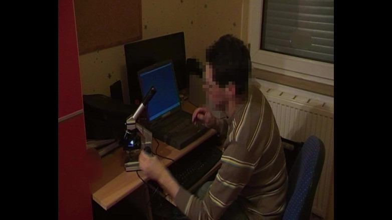 Mark Hannes: Sexdoll, кремпай, мастурбація зі спермою під мікроскопом