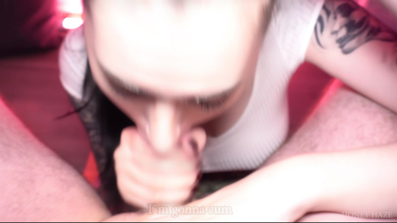 Honey Haze: Przyrodnia siostra ssie moją duszę. Honey Haze