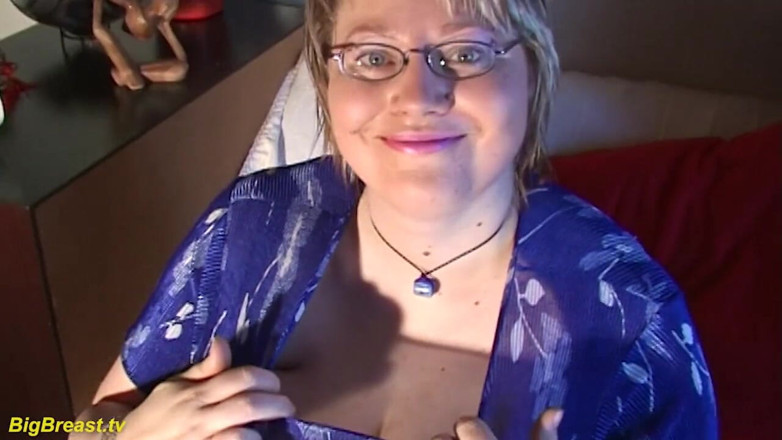 Big Breast: Geile bbw-rijpe vrouw speelt met haar extreme monster tieten