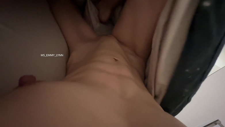 Ms_Emmy_Lynn: Teman wanita kurus awak yang cergas dengan washboard Abs pada...