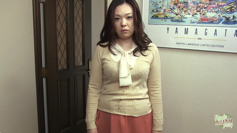 Magic Asian Pussy: He Creampied Her, and Then After the Meal, She Happily...