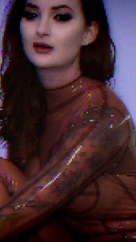 乳胶女王zara durose准备在他的皮夹克中接受她的壮男