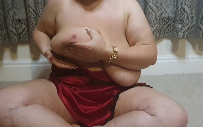JJ Jewel BBW: Hard zuigen op mijn 36jj tepels