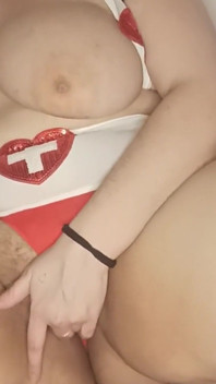 Nadržená sestřička se hladí před kamerou