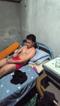 Filipino Teen Engraver Jerks Himself off in the Shower Until He Cums