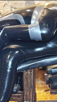 Poddanie się w lochu, część 2 - Alex Latex