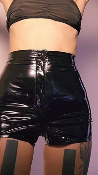 Pantaloni scurți fetiș din latex