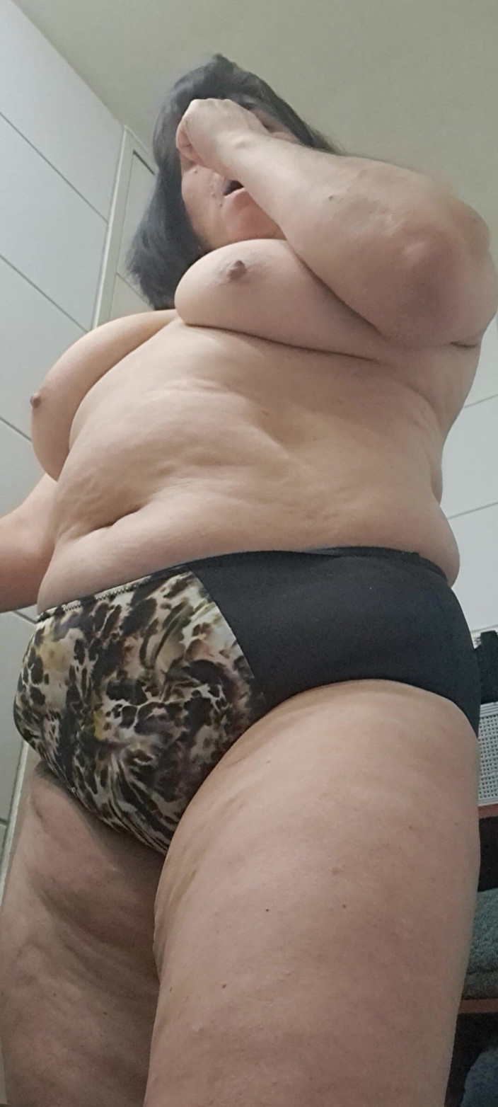 Mommy big hairy pussy: Hledám prsty, které si strčím do vlhké vagíny