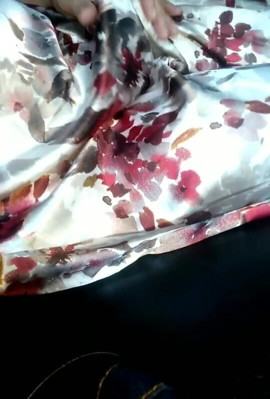 Naomisinka: Vestido de flores satinado en la masturbación