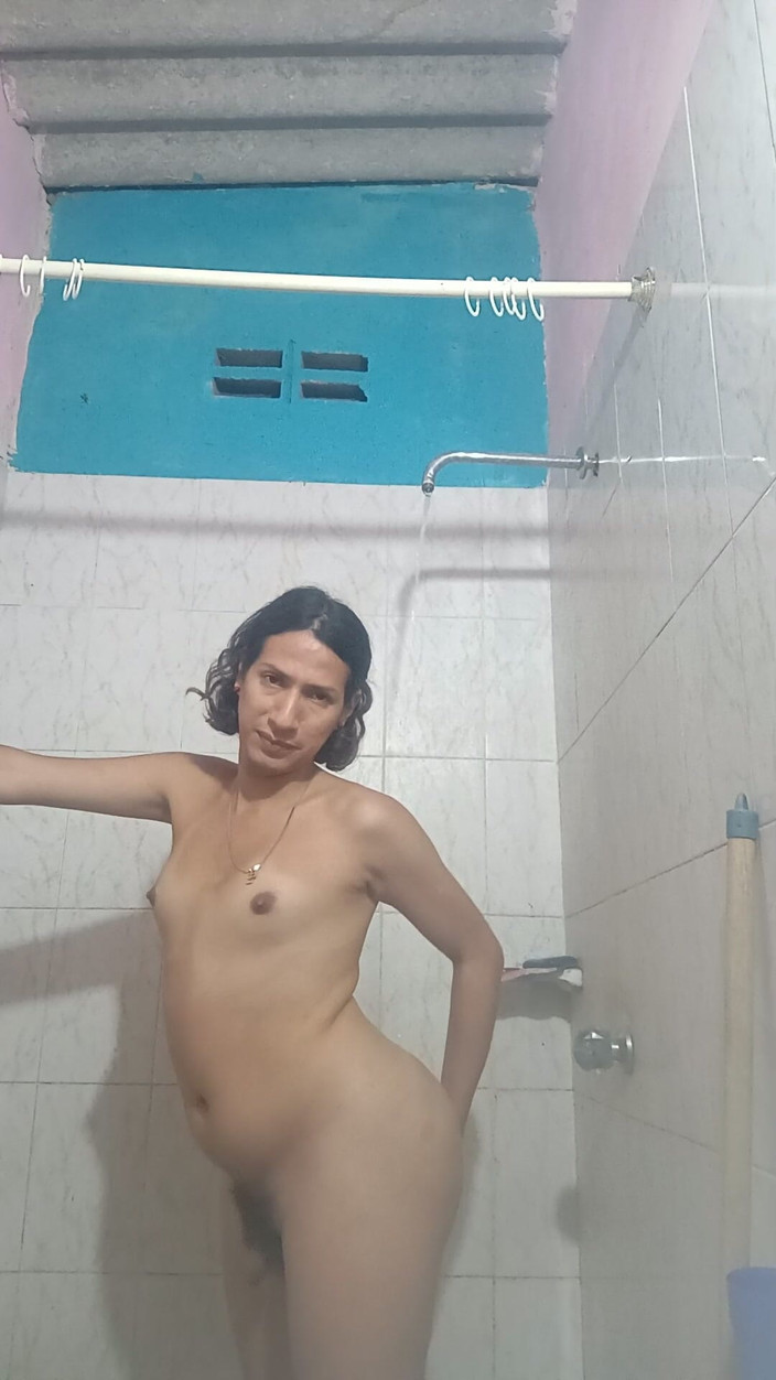 Femboy from Colombia: Este momento a sós no banheiro é para aproveitar