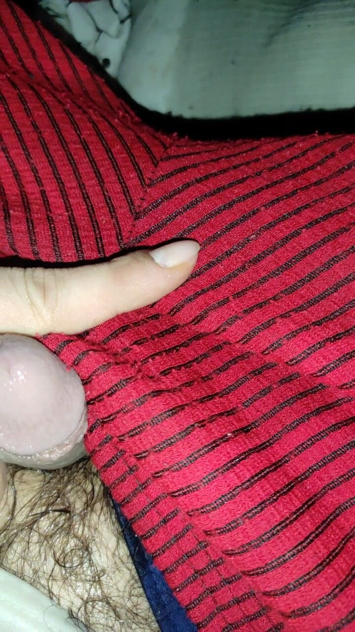 SmokedAlloy2: 더티정크브로는 자신의 양말을 바라보며 흥분한다.