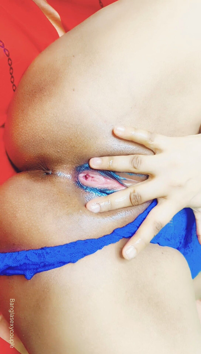 Beautiful Women Masturbation Pussy (My name is Zara)