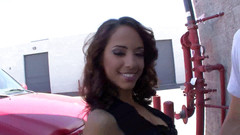 Monster Cocks: Pelacur terangsang dengan sepasang payudara yang bagus dijemput dan disodok