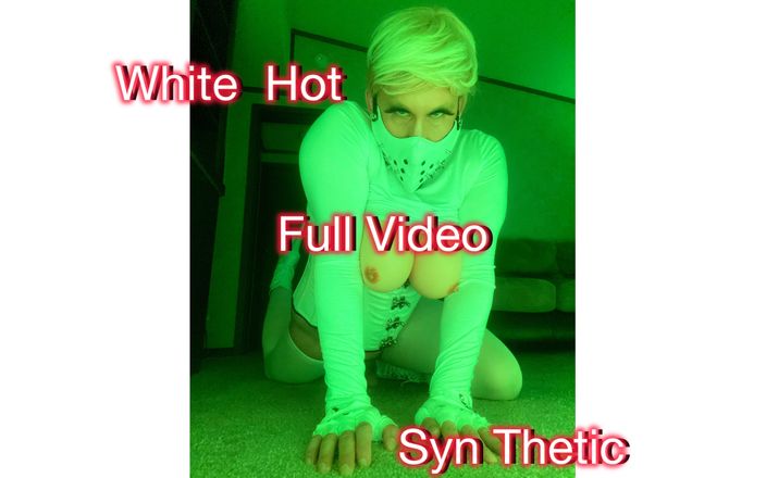 Syn Thetic: White Hot Crossdresser वीर्य निकालना