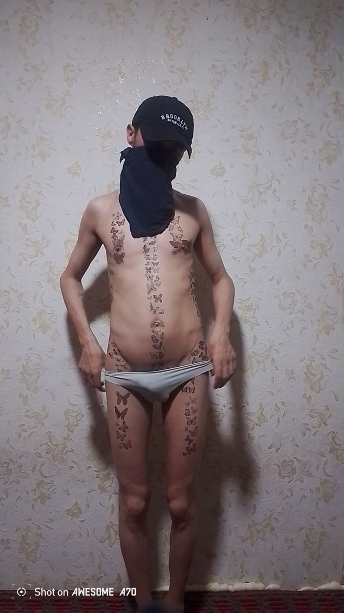RayKris: Femboy Se obléká