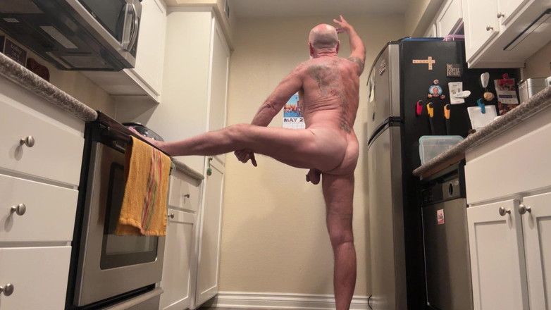 feedmedick: Naked in the Kitchen