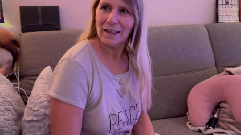 SweetSusi: Psst Secretly Blown in Front of Husband