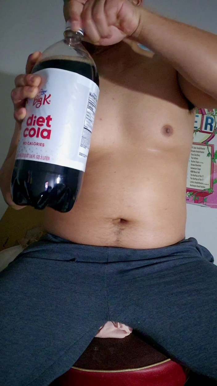 NakyJoss: Hilfloses belÃ1/4cken von jock veröffentlicht gassy ball bauch