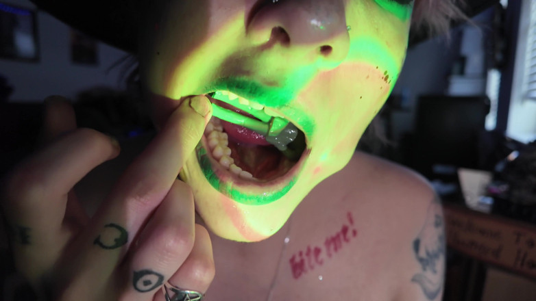 Glitterqueen1999: Um feitiço de bruxas encolhendo