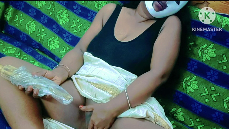 Sweethoneybgl: Ragazza arrapata teenager tamil si masturba da sola con bastone...