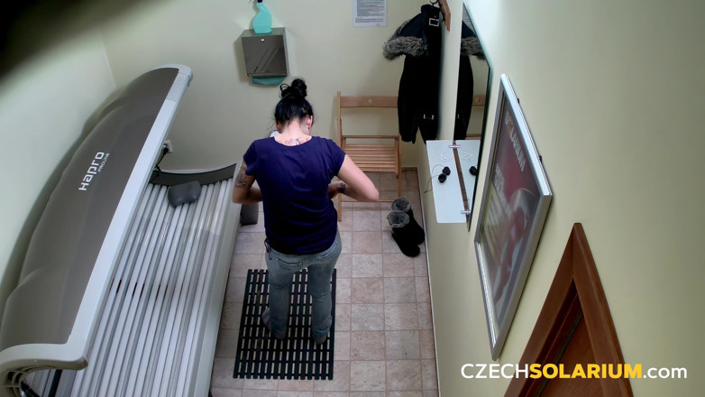 Czech Solarium: Czech Solarium 16: Ogolone cipki Rozprzestrzeniają się szeroko na niegrzeczny pokaz...