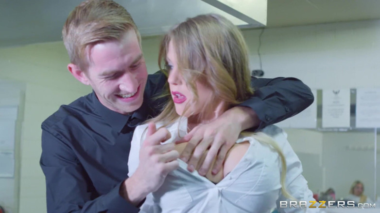 BRAZZERS: Brazzers - Danny tenta filmar um filme, mas acaba fazendo o...
