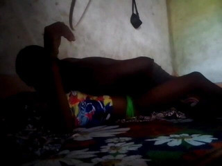 Sex tatie dessi: Due abitanti del villaggio si bagnano di notte