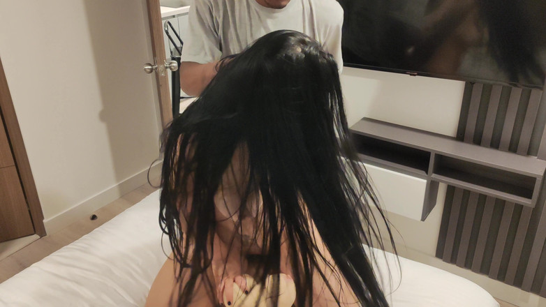 Anotonella-jones: Mon beau-frère se masturbe en me regardant chevaucher ma nouvelle...